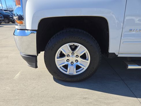 Used 2018 Chevrolet Silverado 1500 LT w/ All Star Edition image 37