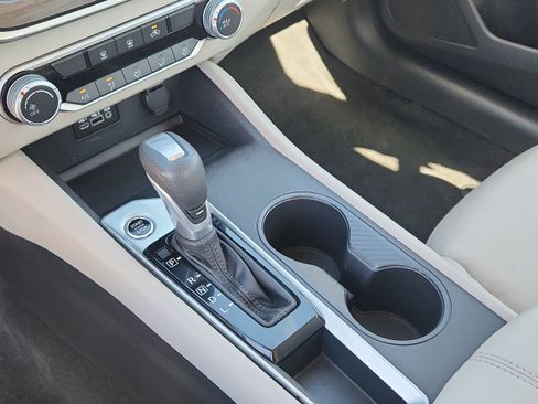 Used 2025 Nissan Altima 2.5 SV FWD image 23