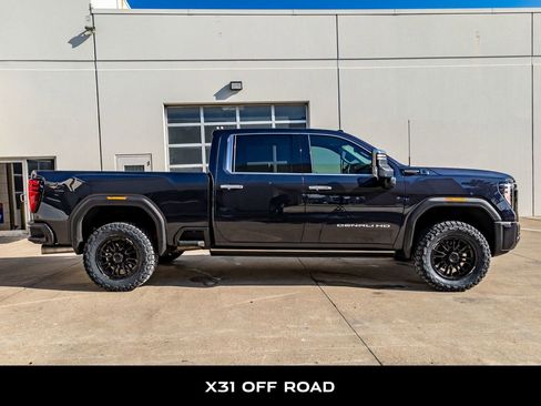 Used 2025 GMC Sierra 2500 Denali Ultimate w/ Max Trailering Package image 10