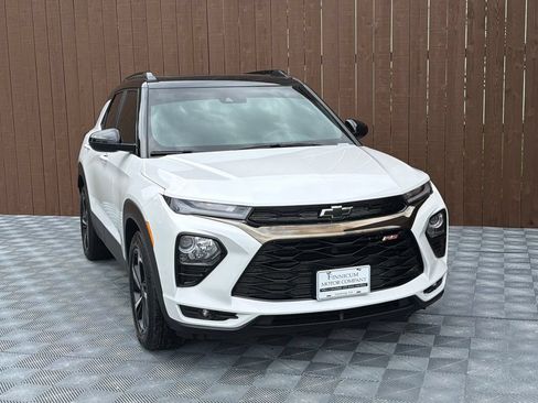 Used 2023 Chevrolet TrailBlazer RS w/ Sun and Liftgate Package FWD image 12