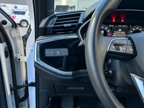 Used 2025 Audi Q3 2.0T Premium image 20