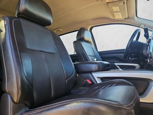Used 2017 Nissan Titan SL w/ Chrome Package image 20
