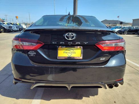 Used 2021 Toyota Camry SE image 5