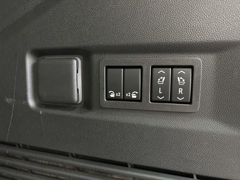 Used 2024 Chevrolet Tahoe High Country image 9