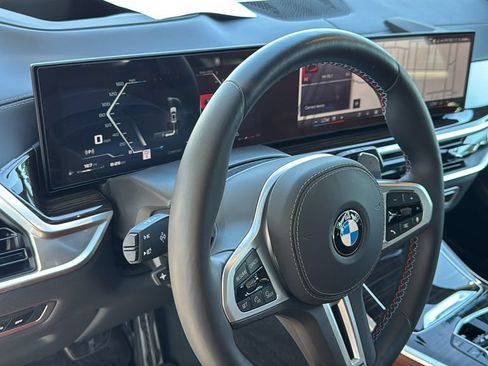 Used 2025 BMW X7 M60i AWD/4WD image 21