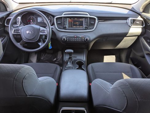 Used 2020 Kia Sorento FWD V6 image 29