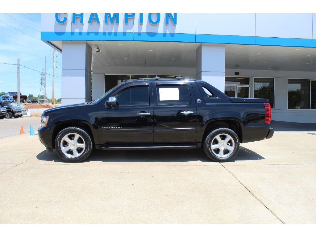 Used 2013 Chevrolet Avalanche LT w/ All-Star Edition RWD image 2