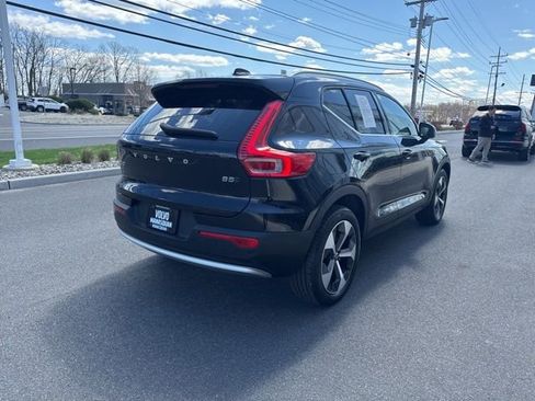 Certified 2025 Volvo XC40 B5 Plus AWD/4WD image 5