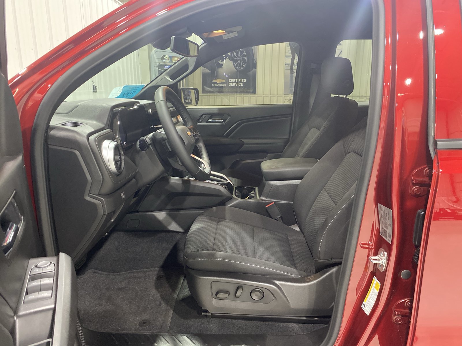 Used 2026 Chevrolet Colorado LT w/ Advanced Trailering Package AWD/4WD image 2
