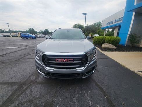 Used 2024 GMC Terrain SLE w/ Driver Convenience Package AWD/4WD image 2