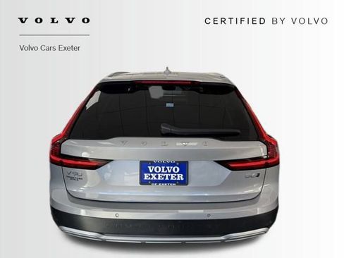 Certified 2024 Volvo V90 B6 Cross Country Plus image 3