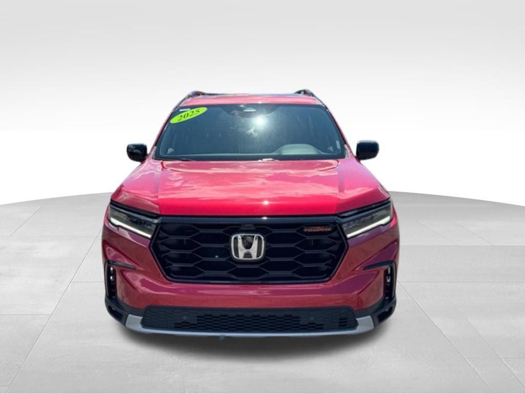 Used 2025 Honda Pilot TrailSport image 10