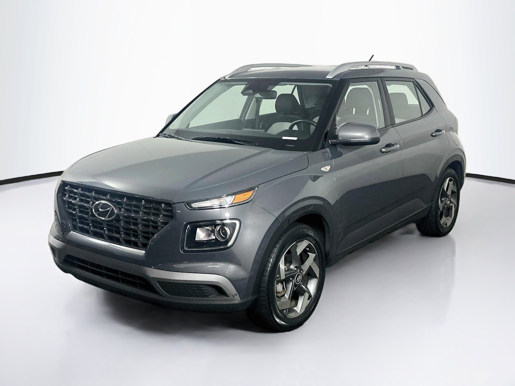 Used 2025 Hyundai Venue SEL FWD image 3