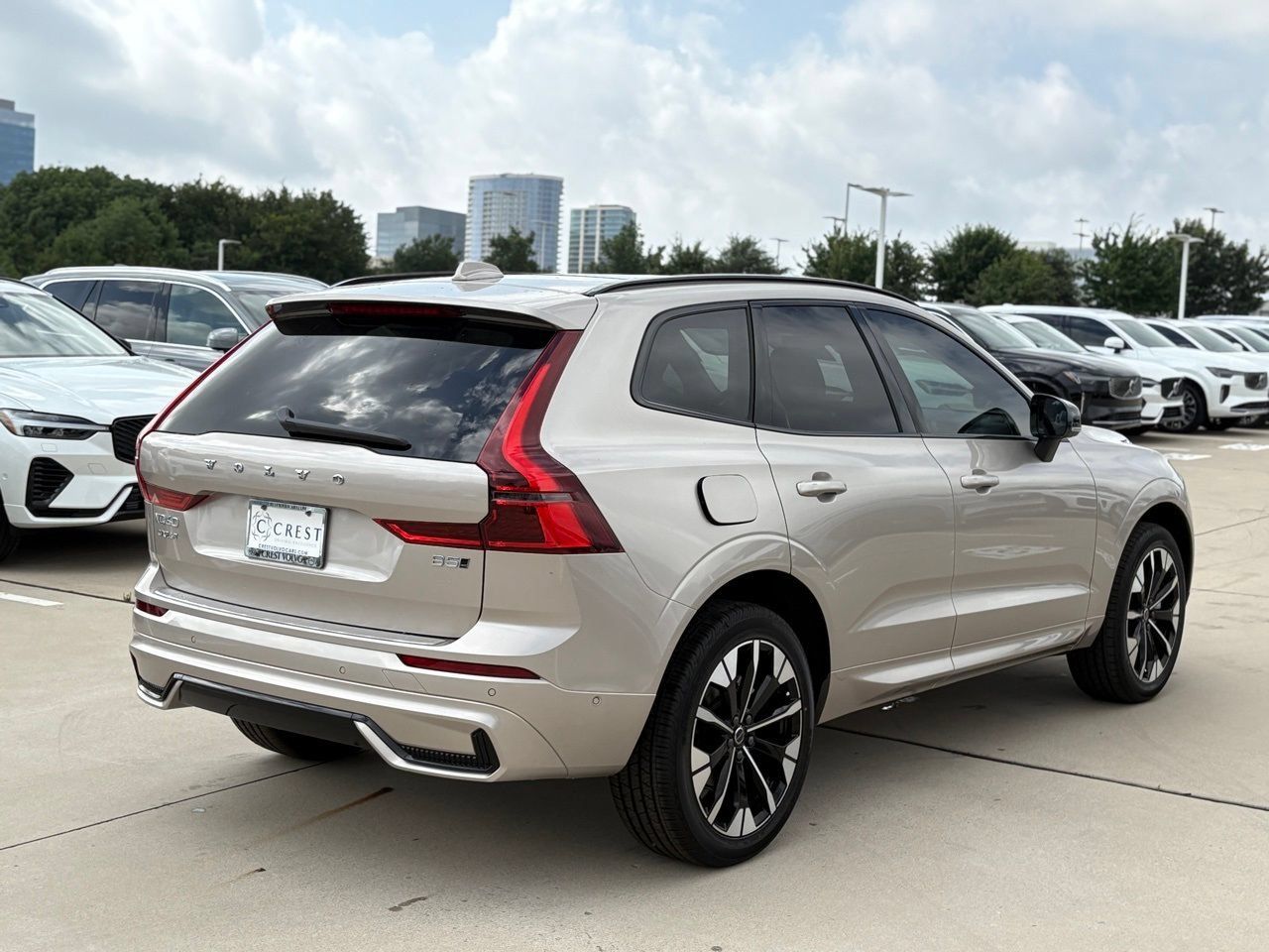 New 2026 Volvo XC60 B5 Plus w/ Protection Package Premier AWD/4WD image 4