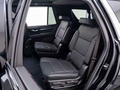 Used 2022 GMC Yukon Denali w/ Denali Premium Package image 17