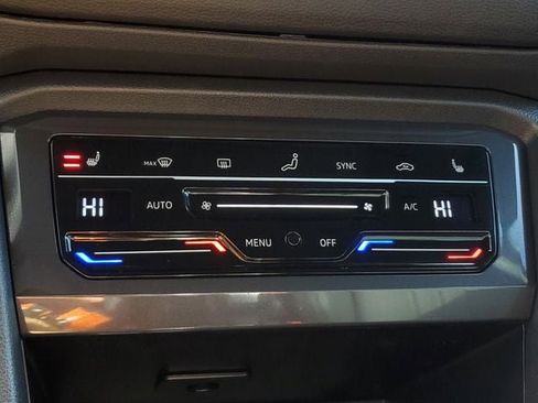 Used 2024 Volkswagen Tiguan SE R-Line image 31