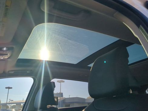 Used 2025 Kia Sportage SX image 19