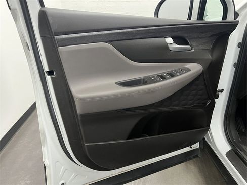 Used 2020 Hyundai Santa Fe SE image 21