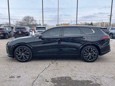 Certified 2025 Toyota Crown Signia image 2