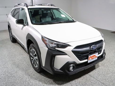 Used 2024 Subaru Outback Premium image 5