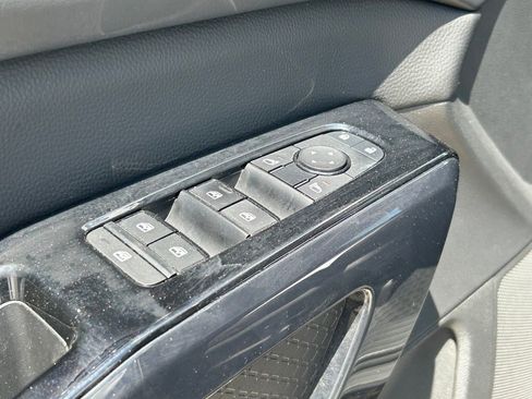 Used 2022 Nissan Pathfinder SV FWD image 22