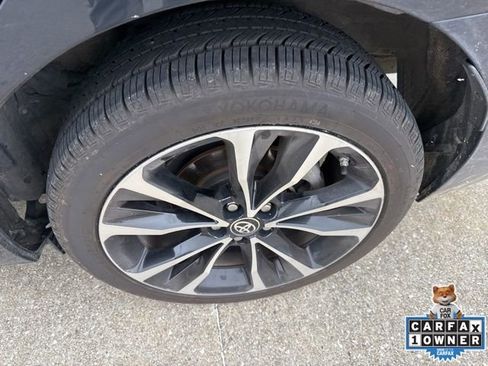 Used 2019 Toyota Corolla SE w/ SE Premium Package image 3