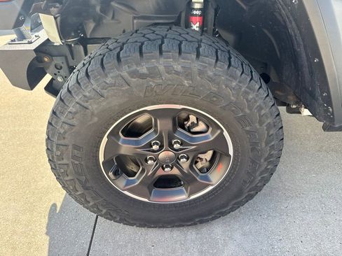Used 2022 Jeep Gladiator Rubicon w/ Cold Weather Group AWD/4WD image 5