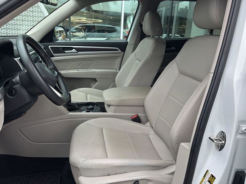 Used 2023 Volkswagen Atlas SE w/ Black Wheel Package image 11