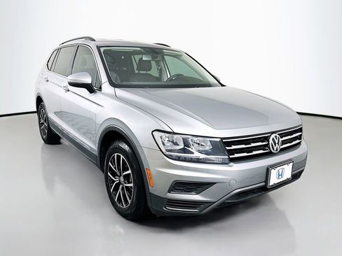 Used 2021 Volkswagen Tiguan SE FWD image 3