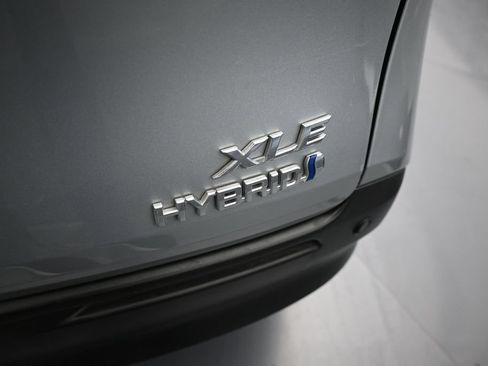 Used 2024 Toyota Sienna XLE FWD image 41