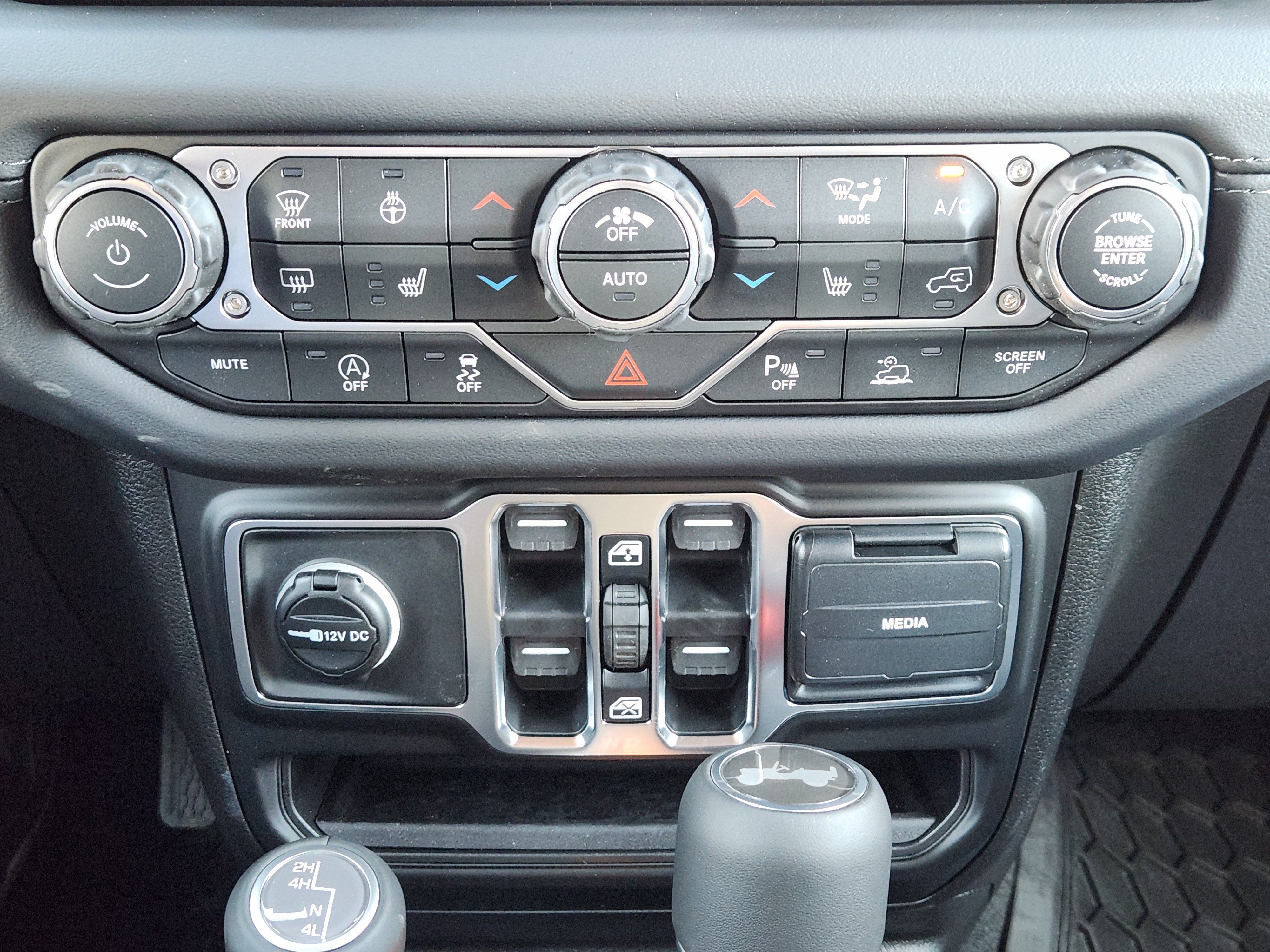 New 2026 Jeep Wrangler Unlimited Sahara AWD/4WD image 15