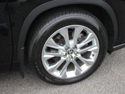 Used 2024 Toyota Highlander Limited image 38