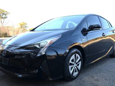 Used 2017 Toyota Prius Two image 2