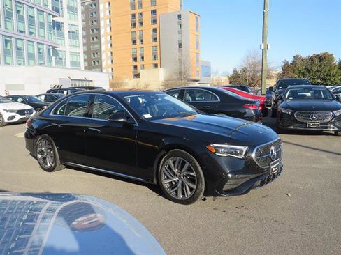 Used 2025 Mercedes-Benz E 350 4MATIC Sedan image 4