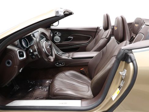 Used 2019 Aston Martin DB11 Volante RWD image 12