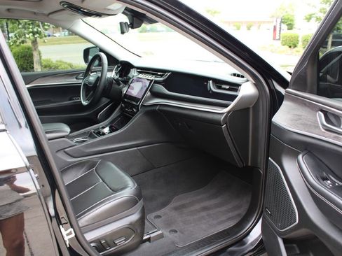 Used 2023 Jeep Grand Cherokee 4WD 4xe w/ Luxury Tech Group II image 39