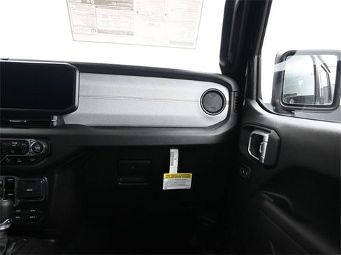 Used 2024 Jeep Gladiator Sport image 14