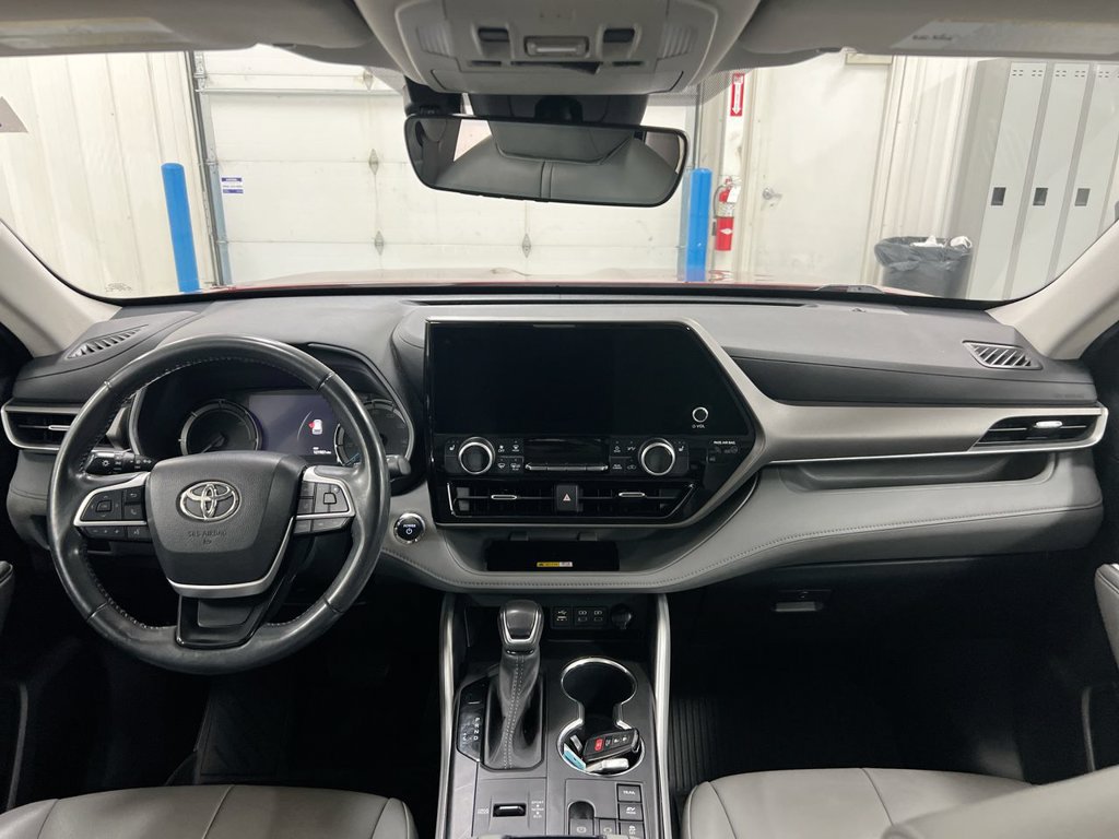 Used 2023 Toyota Highlander XLE AWD/4WD image 10