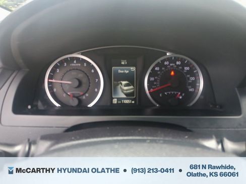 Used 2017 Toyota Camry SE image 3