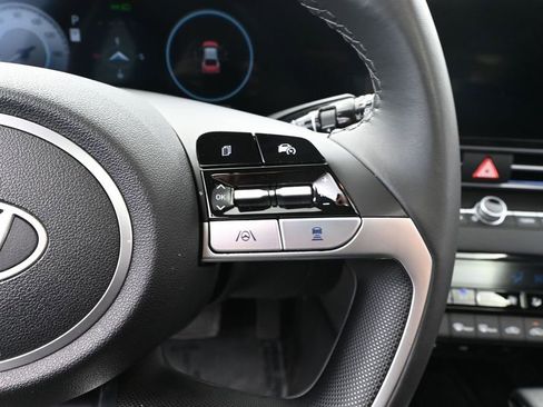 Used 2025 Hyundai Elantra SEL FWD image 29