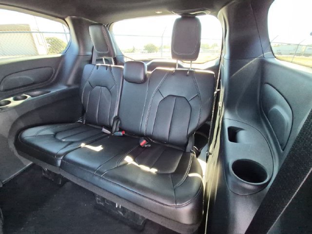 Used 2026 Chrysler Pacifica Select FWD image 15