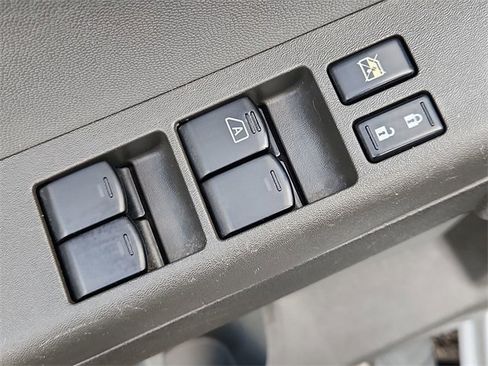 Used 2015 Nissan Xterra S image 19