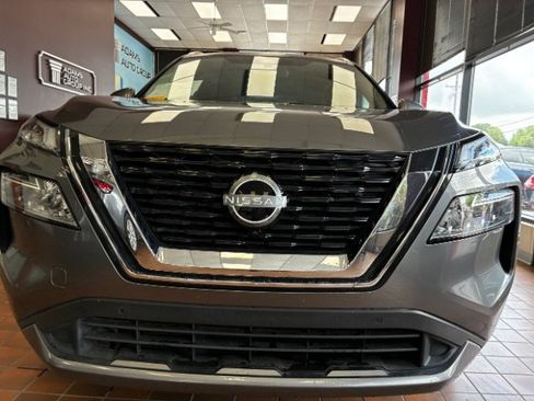 Used 2023 Nissan Rogue SL w/ SL Premium Package FWD image 4