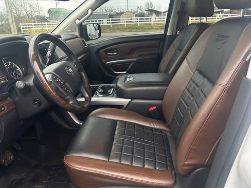 Used 2019 Nissan Titan Platinum Reserve image 9