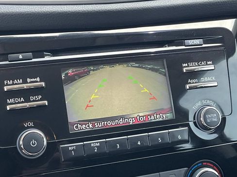 Used 2015 Nissan Rogue S AWD/4WD image 32