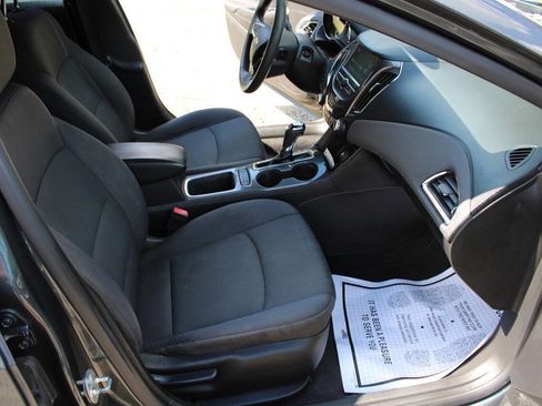 Used 2018 Chevrolet Cruze LT w/ Convenience Package image 36