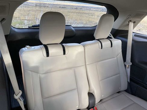 Used 2020 Ford Explorer Platinum w/ Premium Technology Package image 31