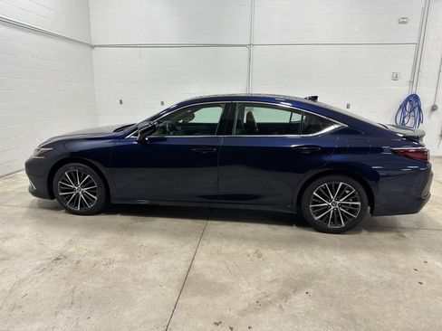Used 2023 Lexus ES 350 w/ Premium Package image 7
