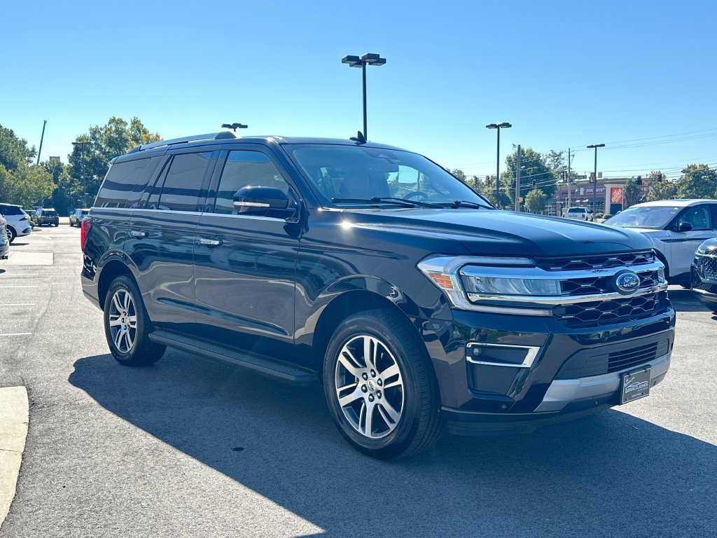 Used 2024 Ford Expedition Limited AWD/4WD image 2