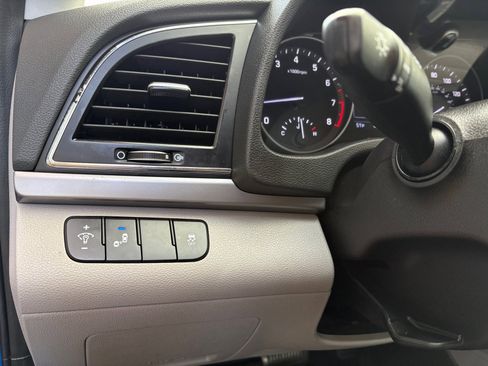 Used 2017 Hyundai Elantra Limited image 37